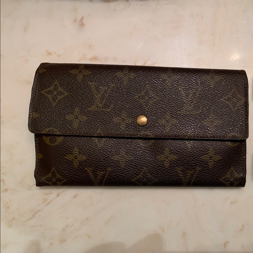 International wallet LV